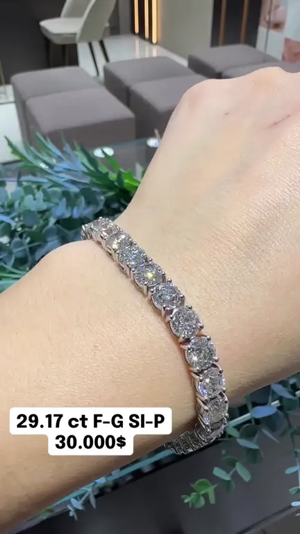 29.17 ct Suyolu Pırlanta Bileklik videosundan kare