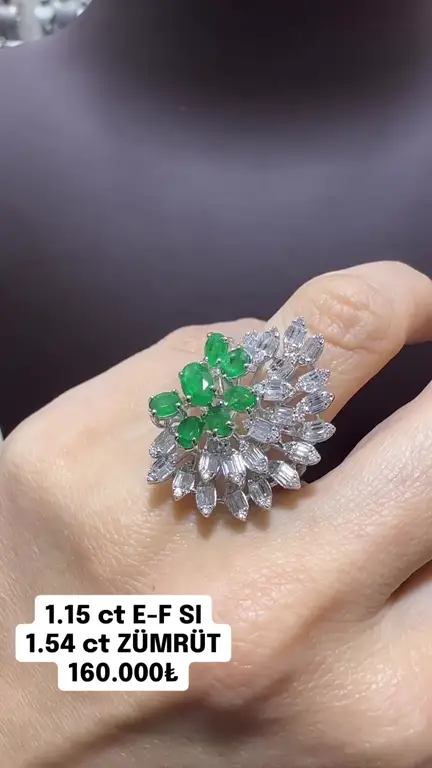 1.54 ct Zümrüt ve 1.15 ct Pırlanta Yüzük videosundan kare