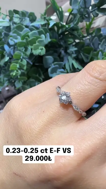 0.23-0.25 ct Lotus Pırlanta Yüzük videosundan kare