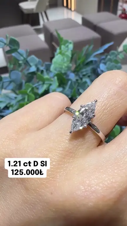 1.21 ct Markiz Pırlanta Yüzük videosundan kare