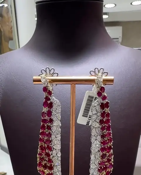 13.96 ct Yakut ve 9.80 ct Pırlanta Küpe